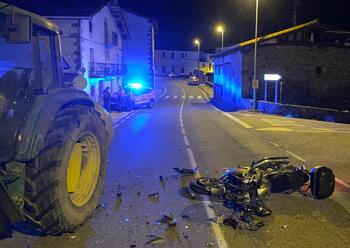 Herido un motorista al chocar contra un talud en Betelu