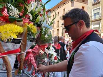 Tudela comparte una sentida ofrenda floral a Santa Ana