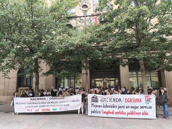 Continúan las protestas de los sindicatos de Hacienda