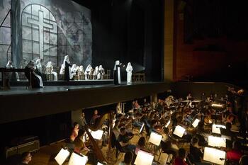 La Orquesta Sinfónica de Navarra actúa ante los Reyes