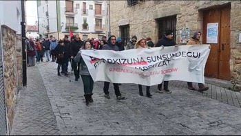 La plantilla de Sunsundegui sale a la calle en Alsasua