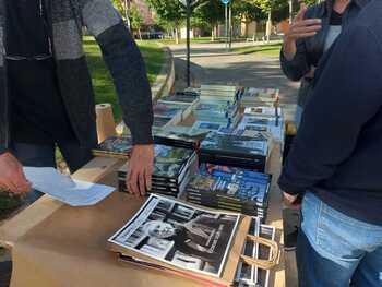 La Rochapea estrena su primera Feria del Libro