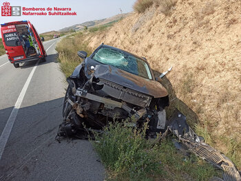 Un conductor herido tras una salida de vía en Larraga