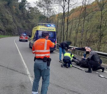 Herido un motorista en una salida de vía en Santesteban