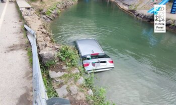 Cae con el coche a una zona de baño del río Araxes