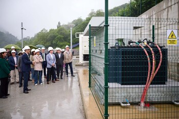 Valcarlos estrena una estación eléctrica pionera en Europa
