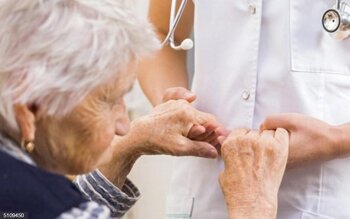 El 72% de las personas con Alzheimer en Navarra son mujeres