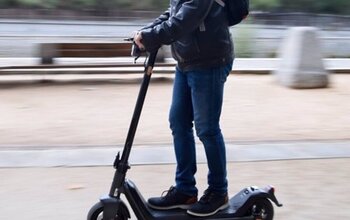 Trasladada al HUN tras un accidente de patinete en Pamplona