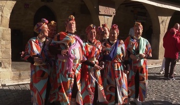 Las mujeres de Olite celebran su día festivo