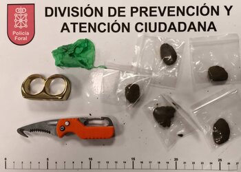 Denunciados varios menores con armas y drogas en Berriozar