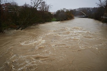 El Arga alcanza su pico más alto en Pamplona sin desbordarse