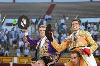 Pablo Hermoso de Mendoza sale a hombros en Badajoz