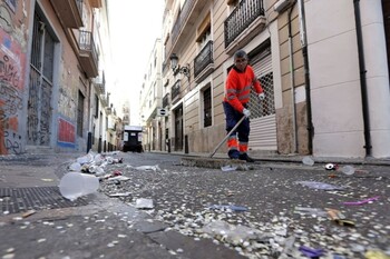 5 identificados tras agredir a un trabajador de la limpieza