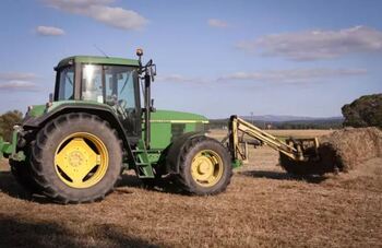 Un trasladado al ser atropellado por un tractor en Alloz