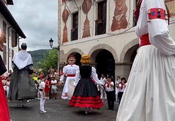 Bera inicia sus fiestas con un txupinazo de gigantes