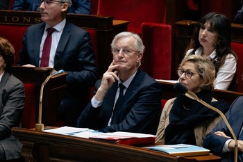 La oposición francesa aprueba la destitución de Barnier