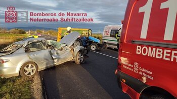 Herido leve al chocar contra un tractor en Cintruénigo