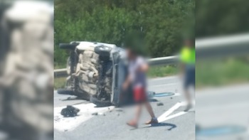 Dos heridos tras una colisión entre dos coches en Larraga