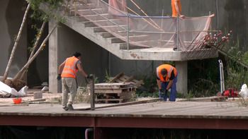 Los trabajadores migrantes cobran 10.000€ menos de media