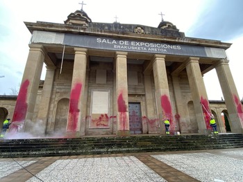 Vandalizan con pintadas el Monumento a los Caídos