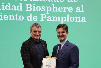 Pamplona recibe en Fitur el certificado Biosphere